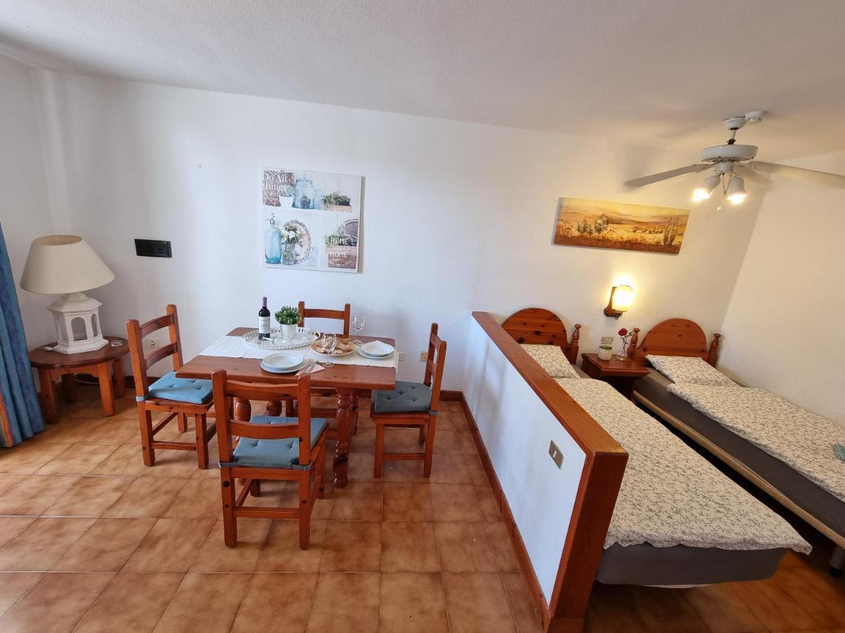 Studio Apartment No 1 Directly On The Beach And Sea, Terrace, Heated Pool, Wifi Playa de las Americas  Exterior photo
