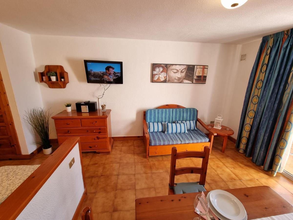 Studio Apartment No 1 Directly On The Beach And Sea, Terrace, Heated Pool, Wifi Playa de las Americas  Exterior photo