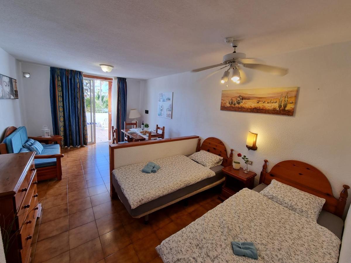 Studio Apartment No 1 Directly On The Beach And Sea, Terrace, Heated Pool, Wifi Playa de las Americas  Exterior photo