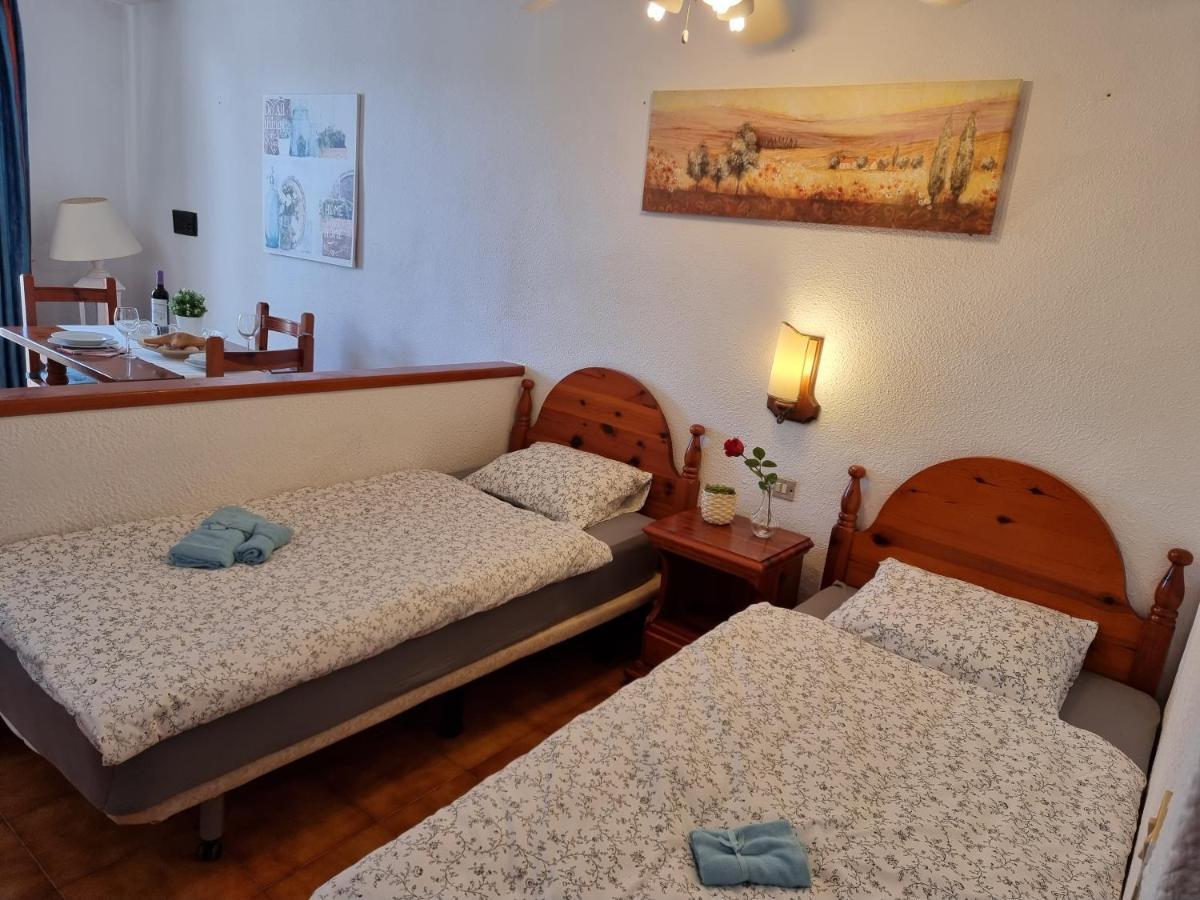 Studio Apartment No 1 Directly On The Beach And Sea, Terrace, Heated Pool, Wifi Playa de las Americas  Exterior photo