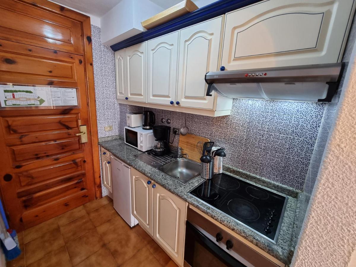 Studio Apartment No 1 Directly On The Beach And Sea, Terrace, Heated Pool, Wifi Playa de las Americas  Exterior photo
